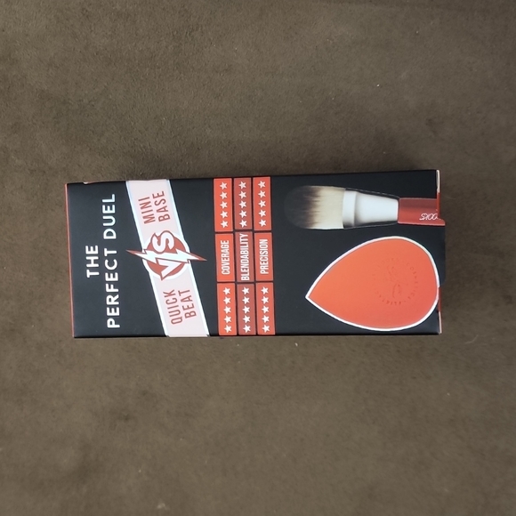 New FLIRTACIOUS LOOKS COSMETICSThe Perfect Duel: Foundation Travel Set - Picture 3 of 3